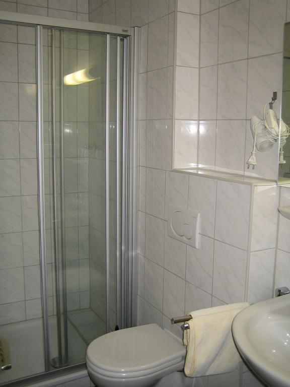 Landhotel Weinhaus Treis Weinähr الغرفة الصورة
